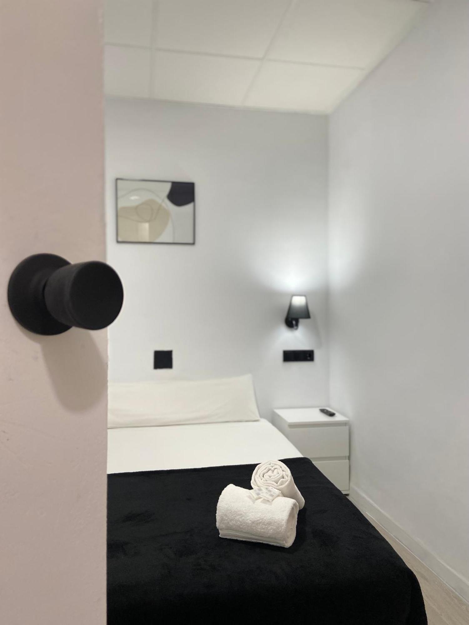 Sleep&Go Hotel อาลิกันเต ภายนอก รูปภาพ