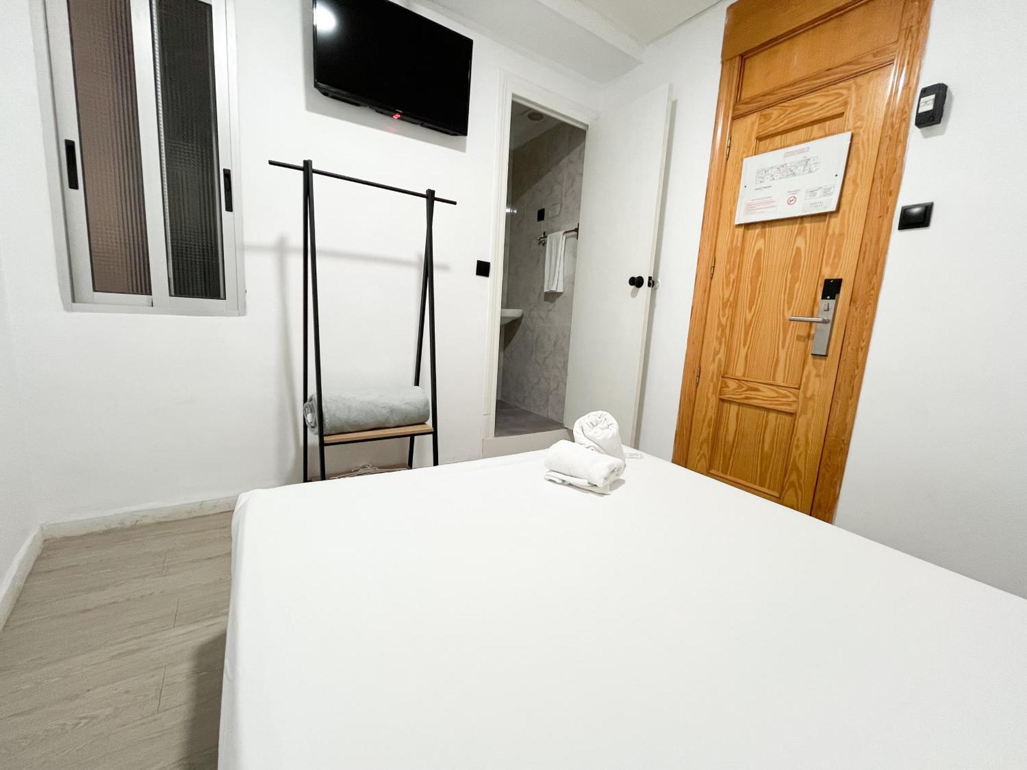 Sleep&Go Hotel อาลิกันเต ภายนอก รูปภาพ