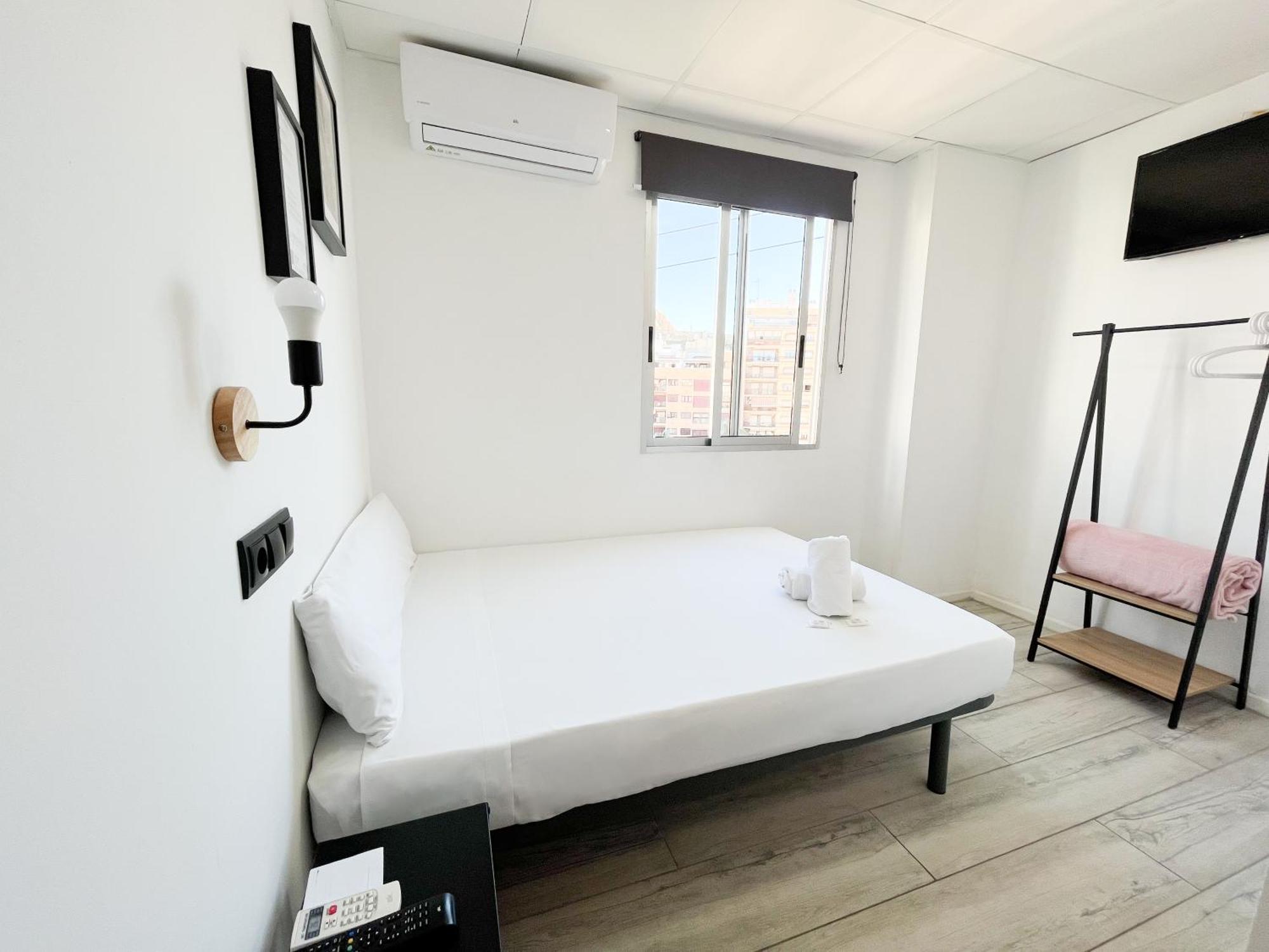 Sleep&Go Hotel อาลิกันเต ภายนอก รูปภาพ