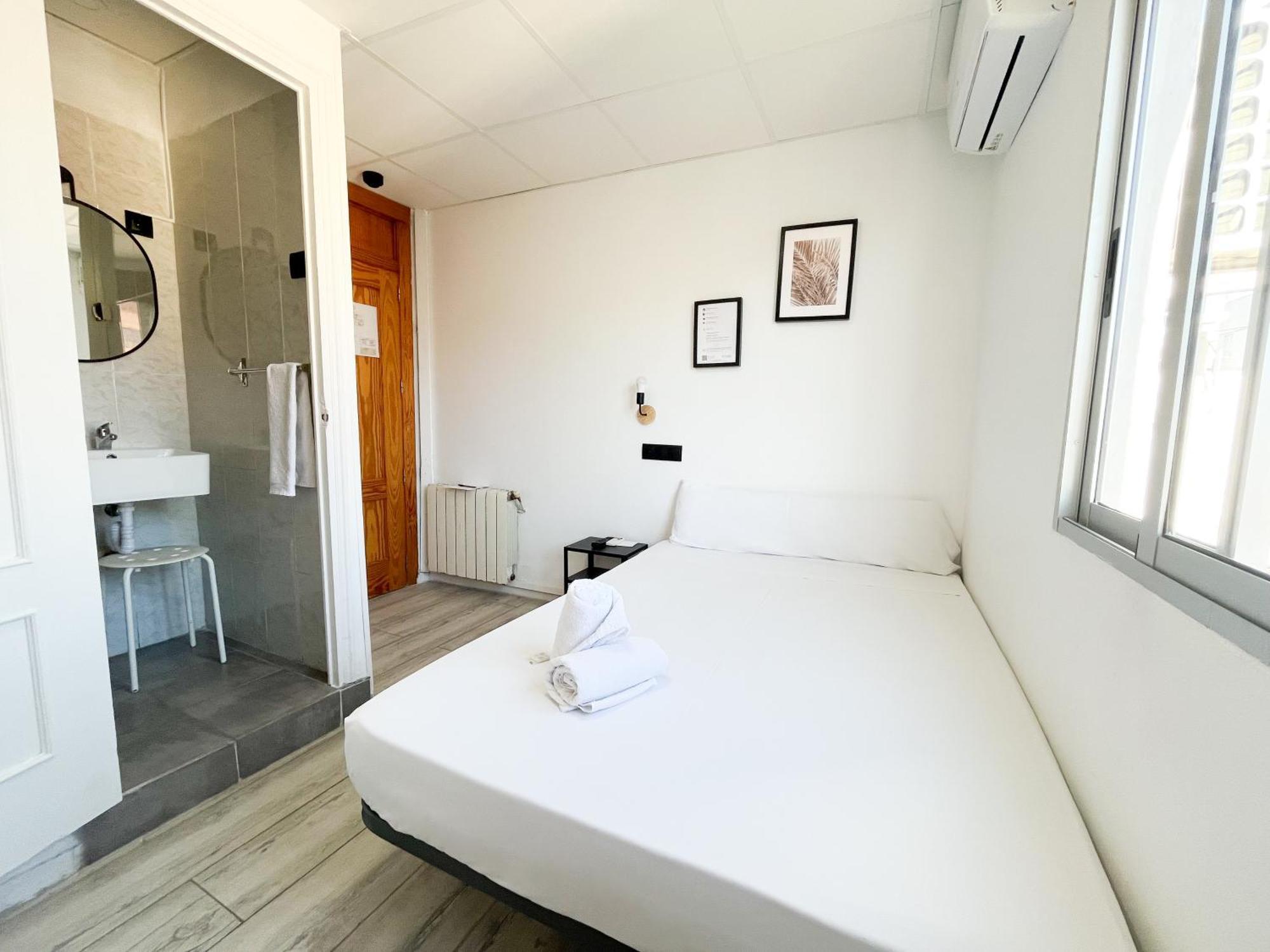 Sleep&Go Hotel อาลิกันเต ภายนอก รูปภาพ